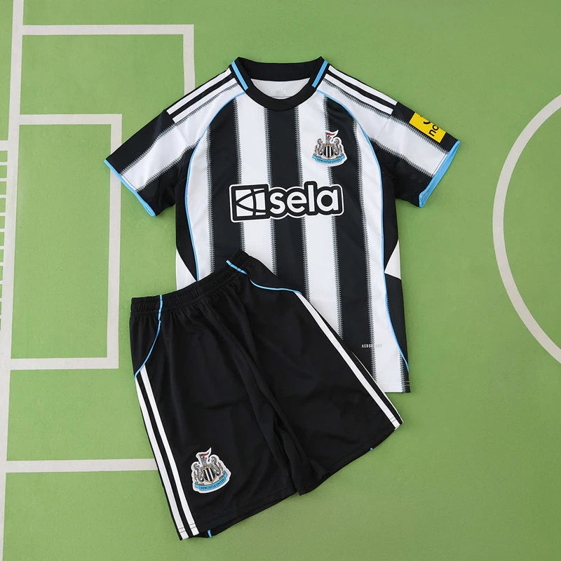 2526 season Newcastle United F.C. home Kids kit